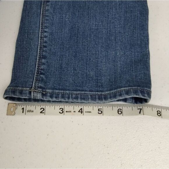 Chicos Jeans Women's 0.5 Short (US 6) Blue Straight Slim Leg Mid Rise Dark Denim - Picture 6 of 10